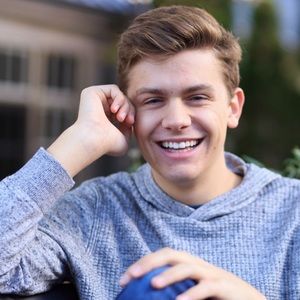 Meet your Posher, Zachzach